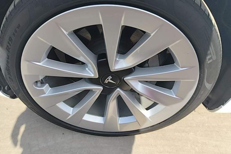 Used Tesla Model 3 2022 Rear-Wheel-Drive Version Left Front Wheel Hub