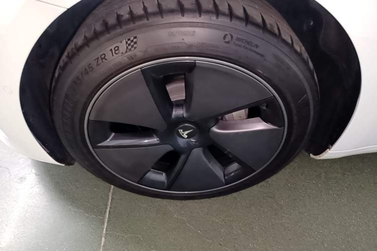 Used Tesla Model 3 2022 Rear-Wheel-Drive Version Left Front Wheel Hub