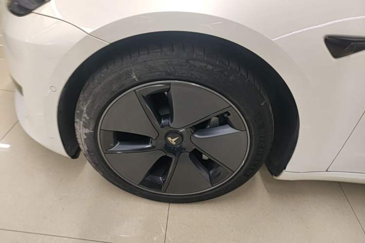 Used Tesla Model 3 2022 Rear-Wheel-Drive Version Left Front Wheel Hub