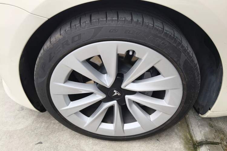 Used Tesla Model 3 2022 Rear-Wheel-Drive Version Left Front Wheel Hub