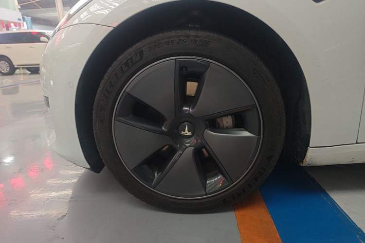 Used Tesla Model 3 2022 Rear-Wheel-Drive Version Left Front Wheel Hub