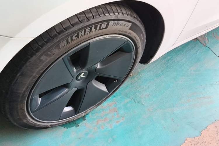 Used Tesla Model 3 2022 Rear-Wheel-Drive Version Left Front Wheel Hub