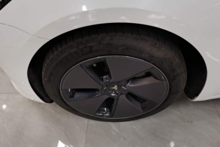 Used Tesla Model 3 2022 Rear-Wheel-Drive Version Left Front Wheel Hub