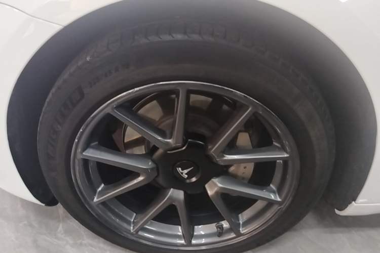 Used Tesla Model 3 2022 Rear-Wheel-Drive Version Left Front Wheel Hub