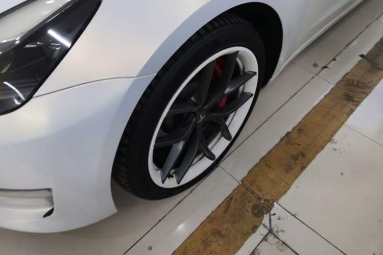 Used Tesla Model 3 2022 Performance High-Performance All-Wheel-Drive Version Left Front Wheel Hub