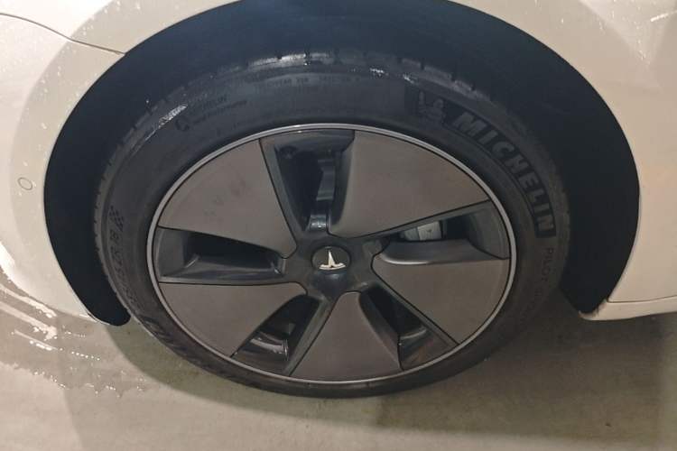 Used Tesla Model 3 2022 Rear-Wheel-Drive Version Left Front Wheel Hub