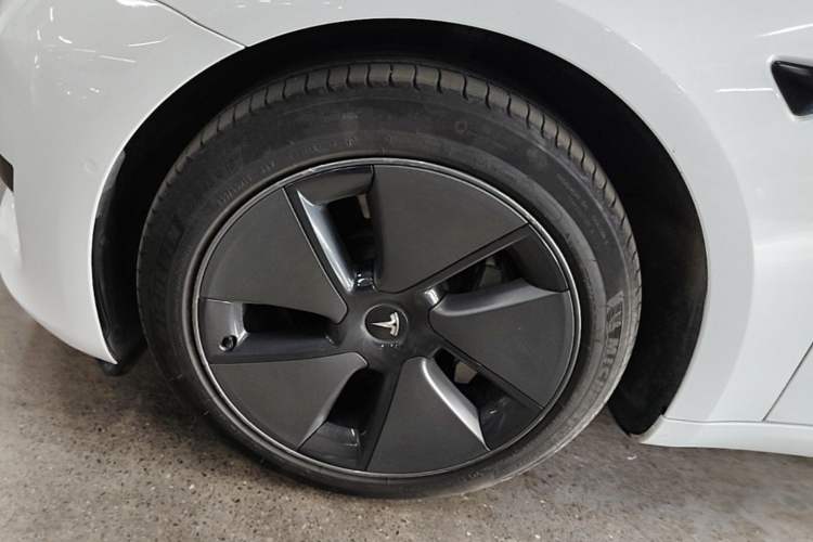 Used Tesla Model 3 2022 Rear-Wheel-Drive Version Left Front Wheel Hub