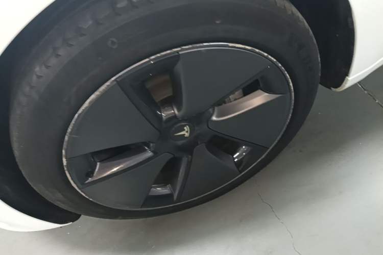 Used Tesla Model 3 2022 Rear-Wheel-Drive Version Left Front Wheel Hub