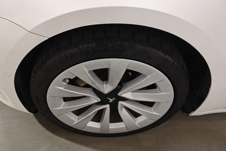Used Tesla Model 3 2022 Rear-Wheel-Drive Version Left Front Wheel Hub