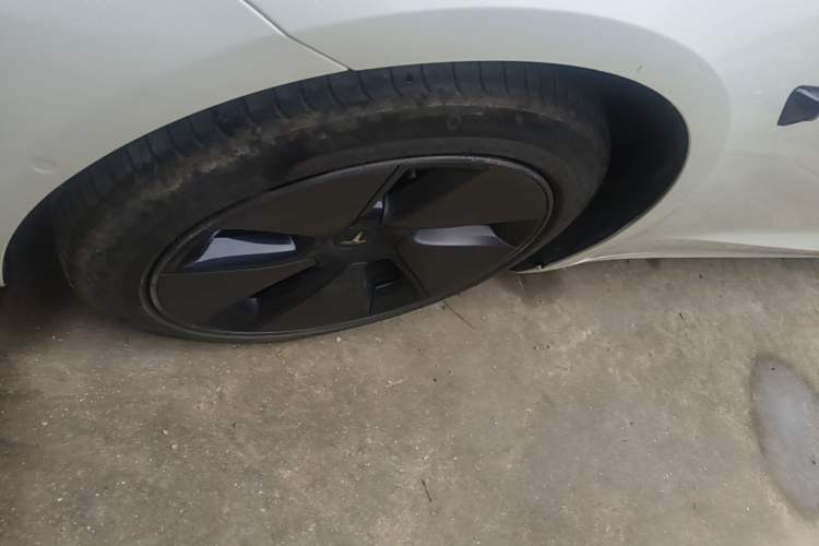 Used Tesla Model 3 2022 Rear-Wheel-Drive Version Left Front Wheel Hub