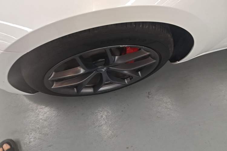 Used Tesla Model 3 2022 Performance High-Performance All-Wheel-Drive Version Left Front Wheel Hub