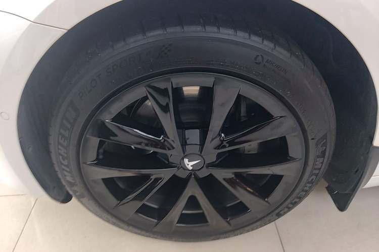 Used Tesla Model 3 2022 Rear-Wheel-Drive Version Left Front Wheel Hub