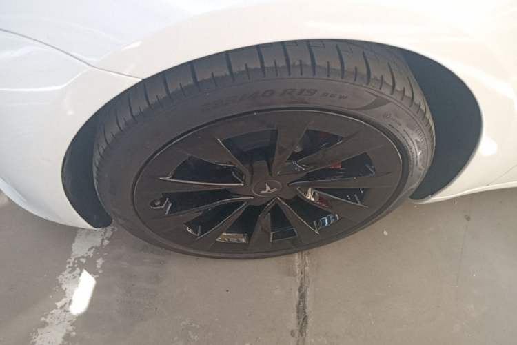 Used Tesla Model 3 2022 Rear-Wheel-Drive Version Left Front Wheel Hub