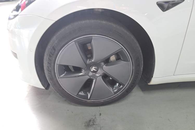 Used Tesla Model 3 2022 Rear-Wheel-Drive Version Left Front Wheel Hub