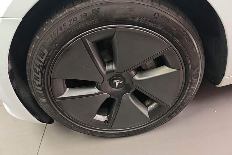 Used Tesla Model 3 2022 Rear-Wheel-Drive Version Left Front Wheel Hub