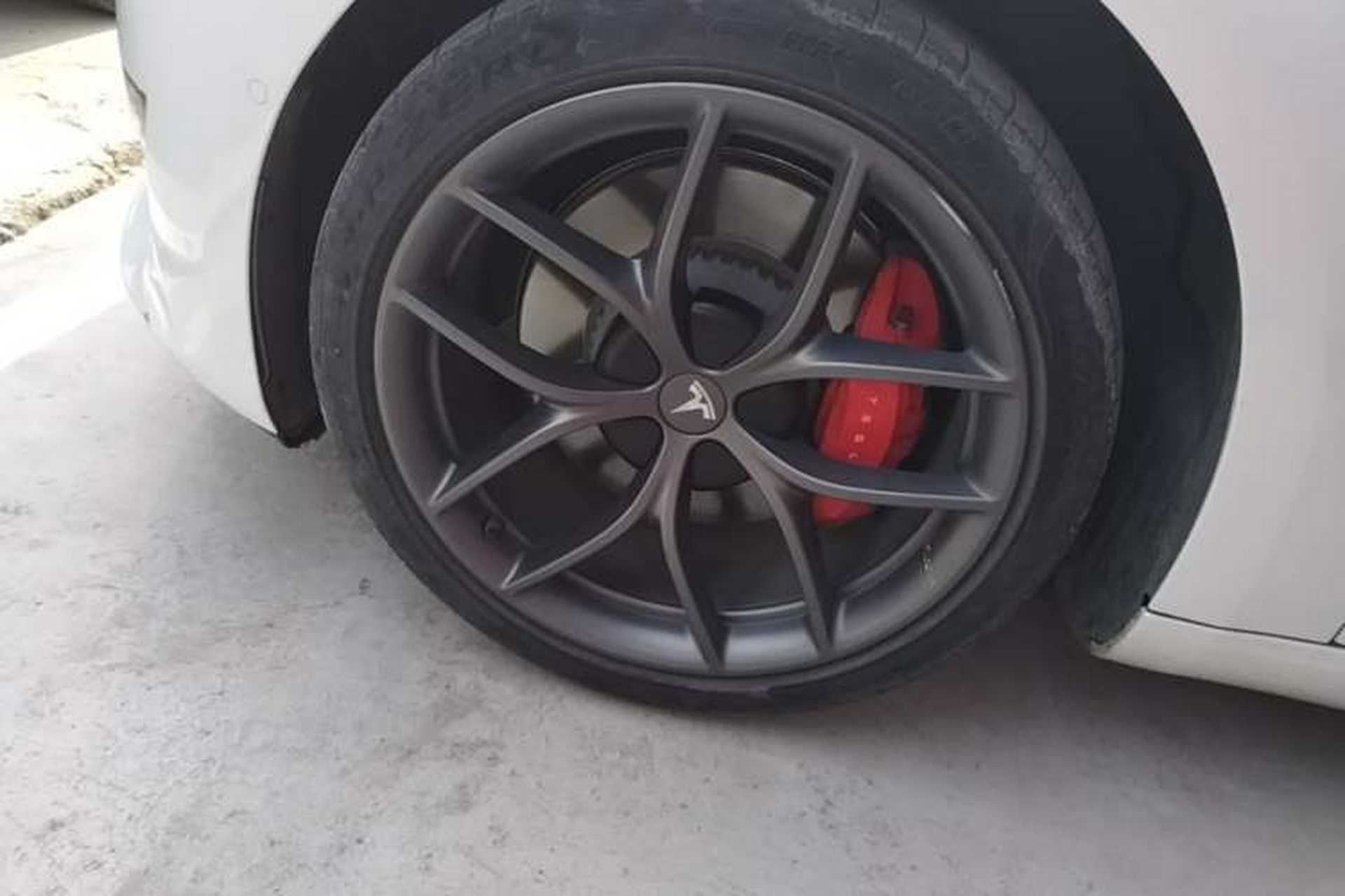Used Tesla Model 3 2022 Performance High-Performance All-Wheel-Drive Version Left Front Wheel Hub