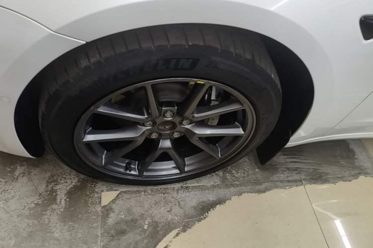 Used Tesla Model 3 2022 Rear-Wheel-Drive Version Left Front Wheel Hub