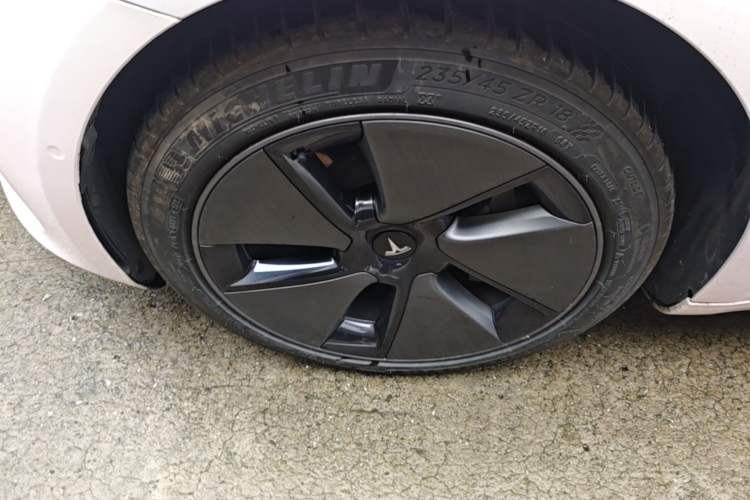 Used Tesla Model 3 2022 Rear-Wheel-Drive Version Left Front Wheel Hub