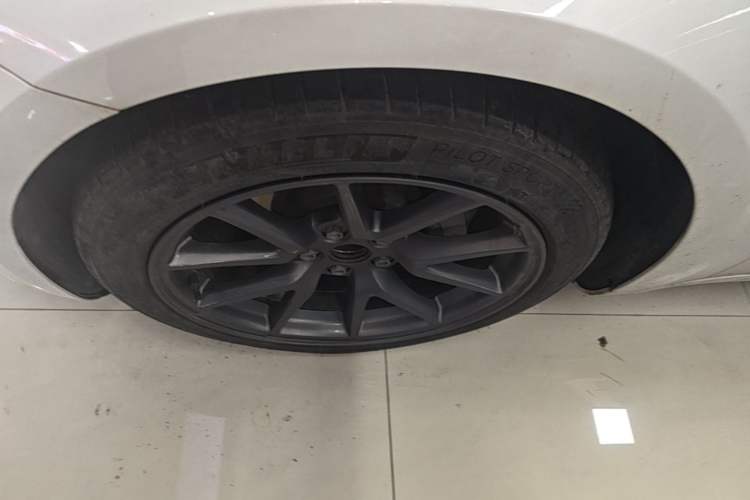 Used Tesla Model 3 2022 Rear-Wheel-Drive Version Left Front Wheel Hub