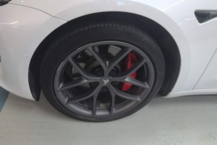 Used Tesla Model 3 2022 Performance High-Performance All-Wheel-Drive Version Left Front Wheel Hub