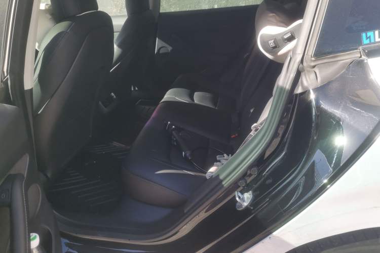 Used Tesla Model 3 2022 Rear-Wheel-Drive Version Left Rear Seat