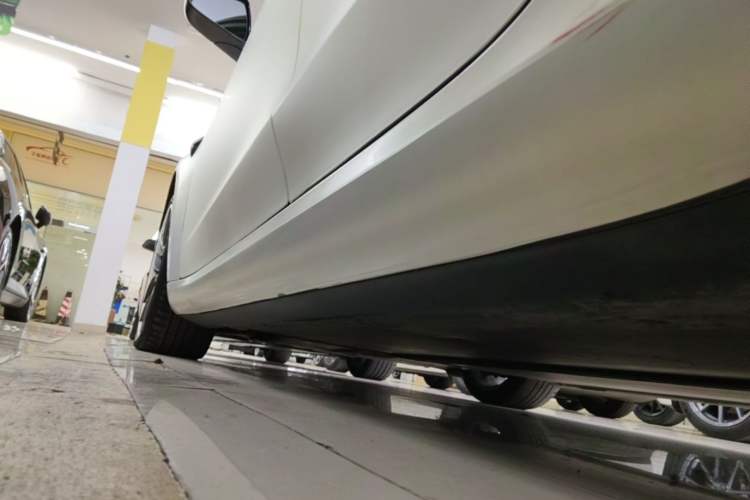 Used Tesla Model 3 2022 Performance High-Performance All-Wheel-Drive Version Left Side Sill