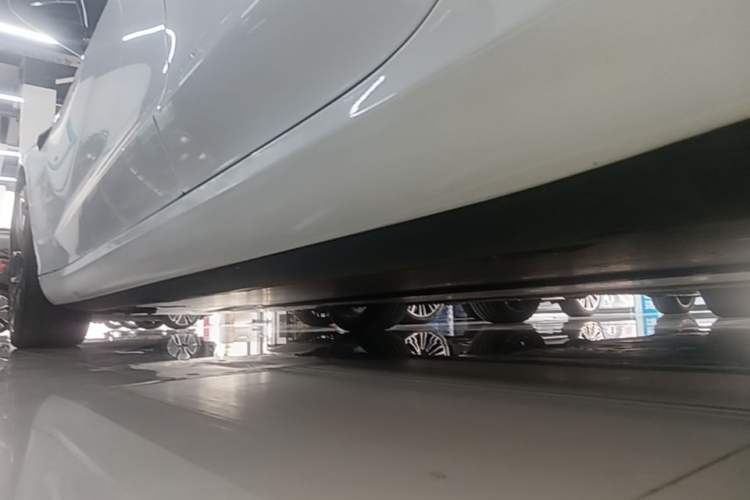 Used Tesla Model 3 2022 Performance High-Performance All-Wheel-Drive Version Left Side Sill