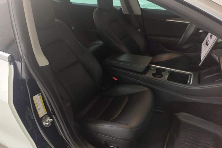 Used Tesla Model 3 2022 Rear-Wheel-Drive Version Right Front Seat
