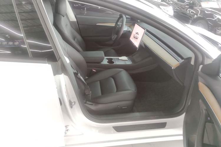 Used Tesla Model 3 2022 Rear-Wheel-Drive Version Right Front Seat