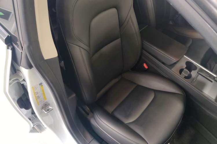 Used Tesla Model 3 2022 Rear-Wheel-Drive Version Right Front Seat
