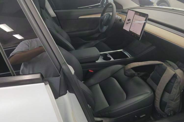 Used Tesla Model 3 2022 Rear-Wheel-Drive Version Right Front Seat
