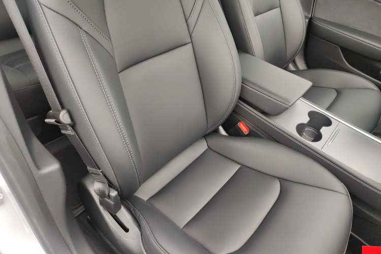 Used Tesla Model 3 2022 Rear-Wheel-Drive Version Right Front Seat
