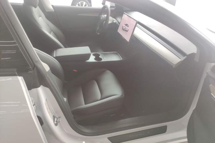 Used Tesla Model 3 2022 Rear-Wheel-Drive Version Right Front Seat