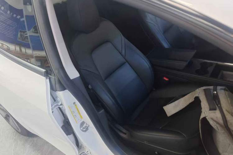 Used Tesla Model 3 2022 Rear-Wheel-Drive Version Right Front Seat