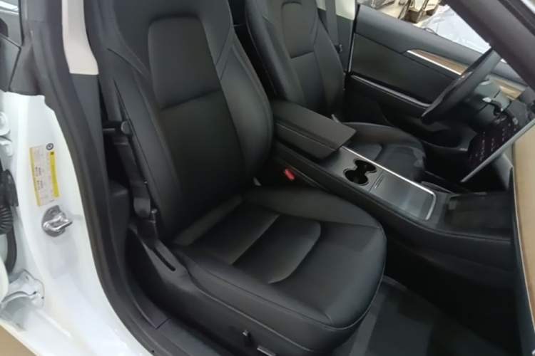 Used Tesla Model 3 2022 Rear-Wheel-Drive Version Right Front Seat