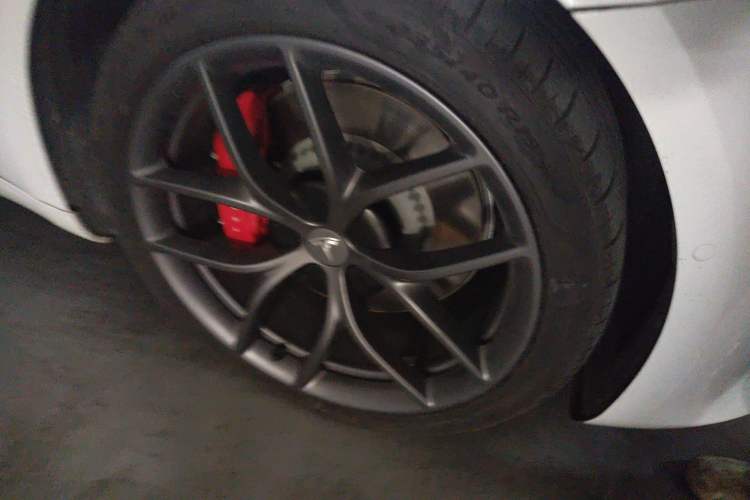 Used Tesla Model 3 2022 Performance High-Performance All-Wheel-Drive Version Right Front Wheel Hub