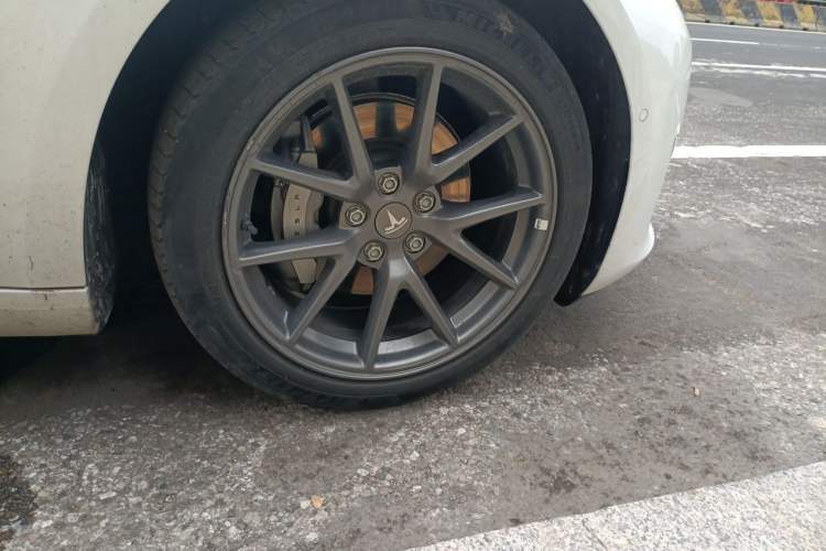 Used Tesla Model 3 2022 Rear-Wheel-Drive Version Right Front Wheel Hub