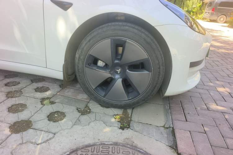 Used Tesla Model 3 2022 Rear-Wheel-Drive Version Right Front Wheel Hub