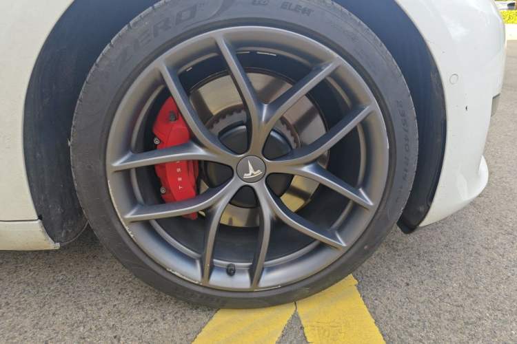 Used Tesla Model 3 2022 Performance High-Performance All-Wheel-Drive Version Right Front Wheel Hub