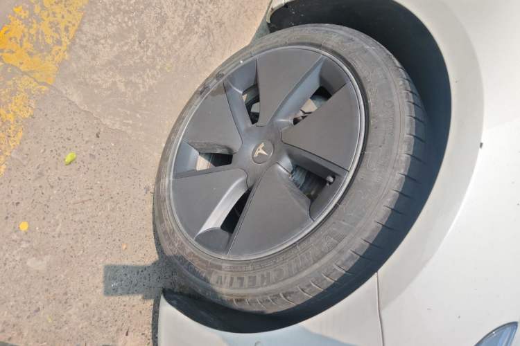 Used Tesla Model 3 2022 Rear-Wheel-Drive Version Right Front Wheel Hub
