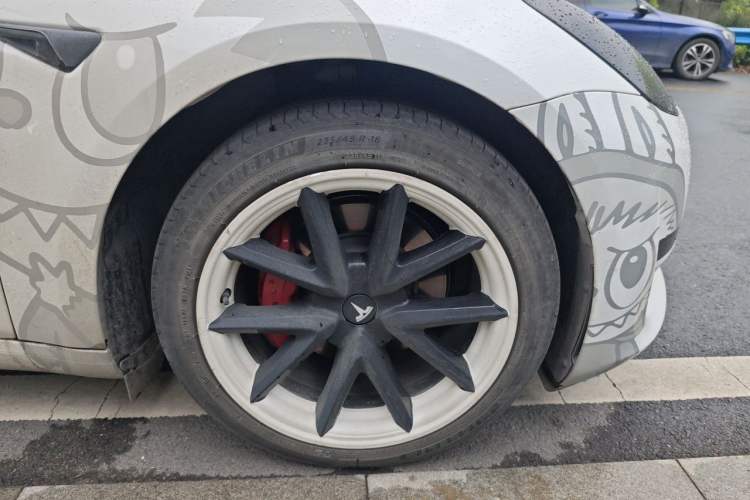 Used Tesla Model 3 2022 Rear-Wheel-Drive Version Right Front Wheel Hub