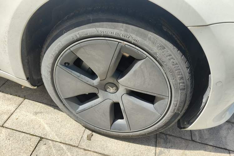 Used Tesla Model 3 2022 Rear-Wheel-Drive Version Right Front Wheel Hub