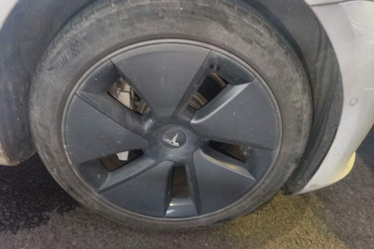 Used Tesla Model 3 2022 Rear-Wheel-Drive Version Right Front Wheel Hub