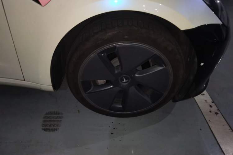 Used Tesla Model 3 2022 Rear-Wheel-Drive Version Right Front Wheel Hub