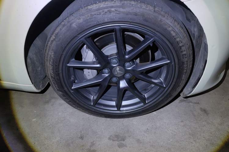 Used Tesla Model 3 2022 Rear-Wheel-Drive Version Right Front Wheel Hub