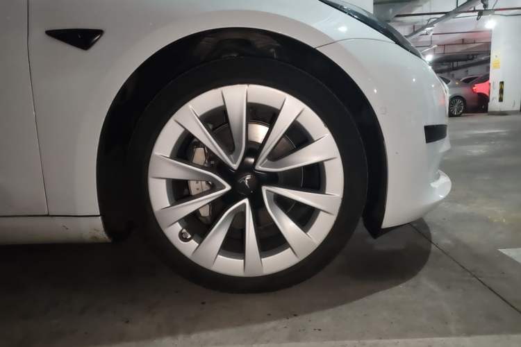 Used Tesla Model 3 2022 Rear-Wheel-Drive Version Right Front Wheel Hub