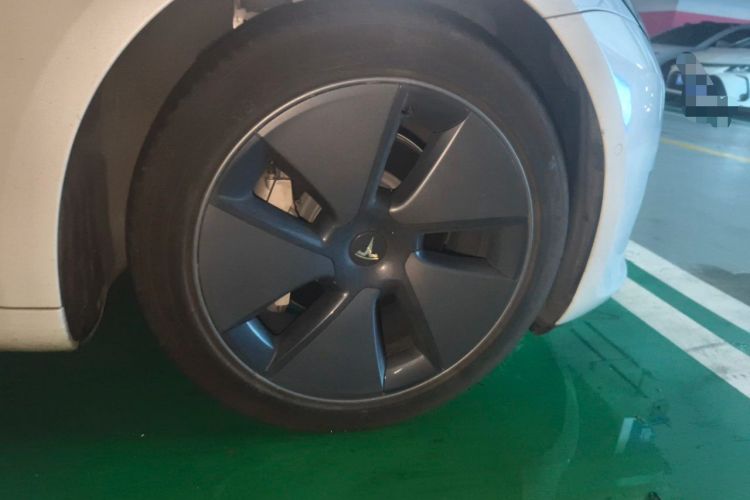 Used Tesla Model 3 2022 Rear-Wheel-Drive Version Right Front Wheel Hub