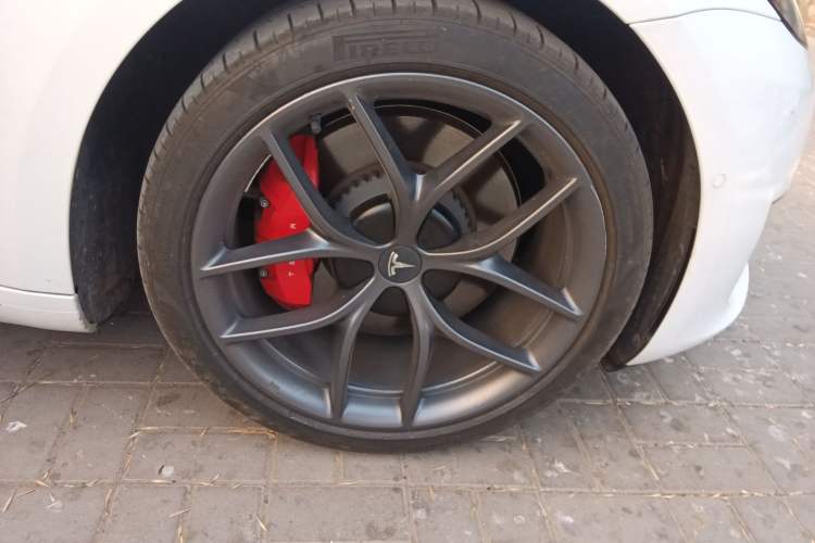 Used Tesla Model 3 2022 Performance High-Performance All-Wheel-Drive Version Right Front Wheel Hub