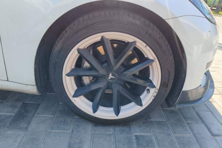 Used Tesla Model 3 2022 Rear-Wheel-Drive Version Right Front Wheel Hub