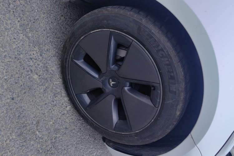 Used Tesla Model 3 2022 Rear-Wheel-Drive Version Right Front Wheel Hub